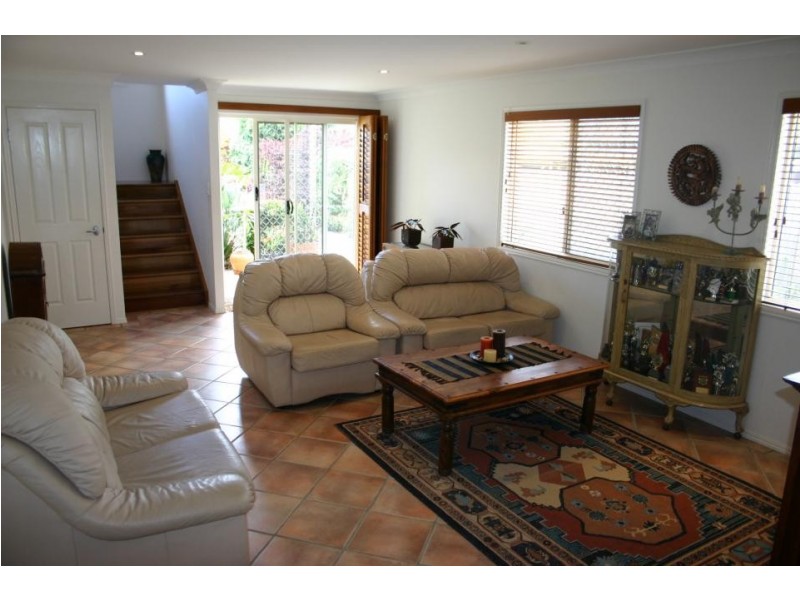 38 Eden Avenue, Rainbow Bay QLD 4225