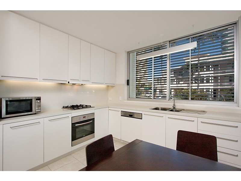 1/128 Marine Pde, Coolangatta QLD 4225