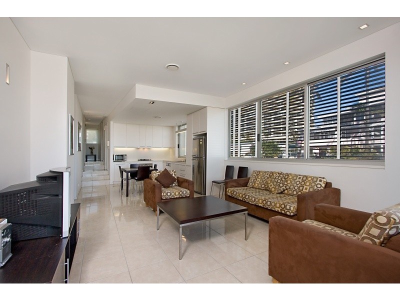 1/128 Marine Pde, Coolangatta QLD 4225