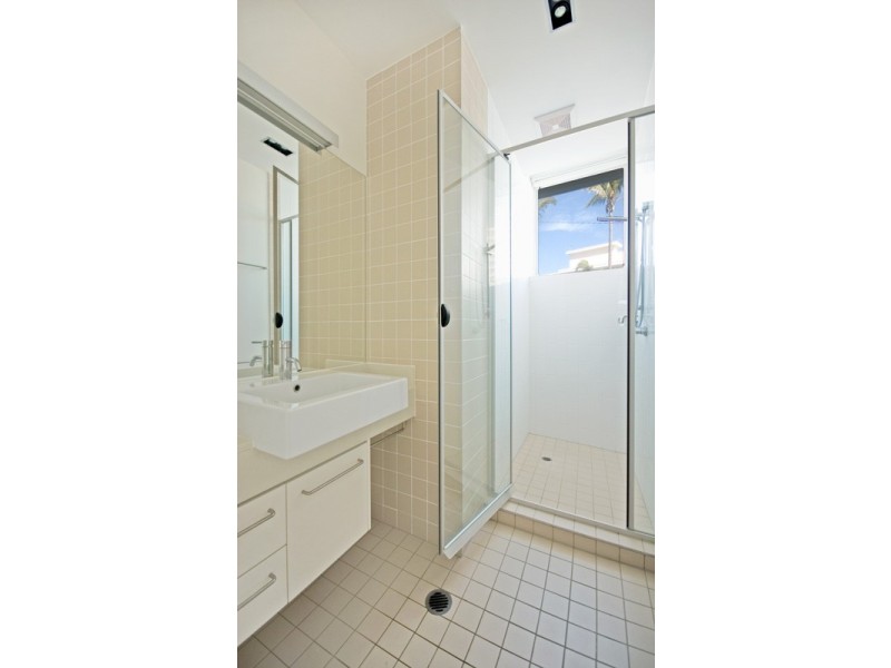 1/128 Marine Pde, Coolangatta QLD 4225