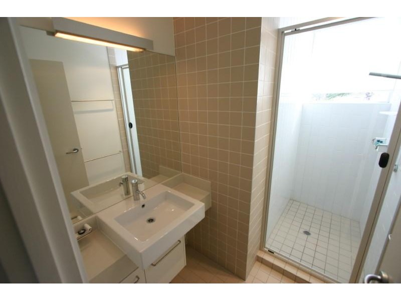 4/128  Marine Pde, Coolangatta QLD 4225