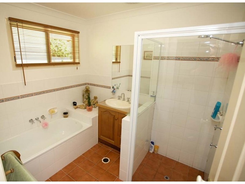 4 Snowgum Dr, Bilambil Heights NSW 2486