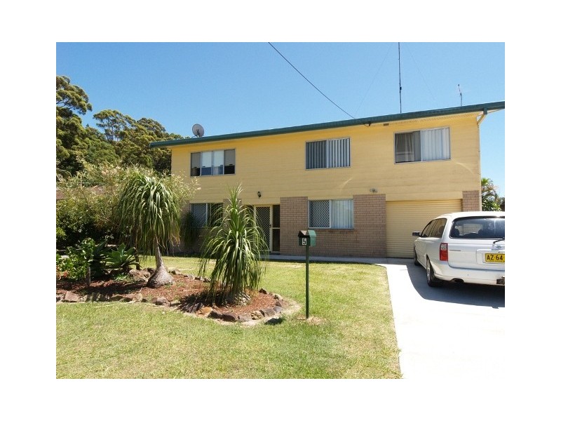 5 The Lakes Drive, Tweed Heads West NSW 2485