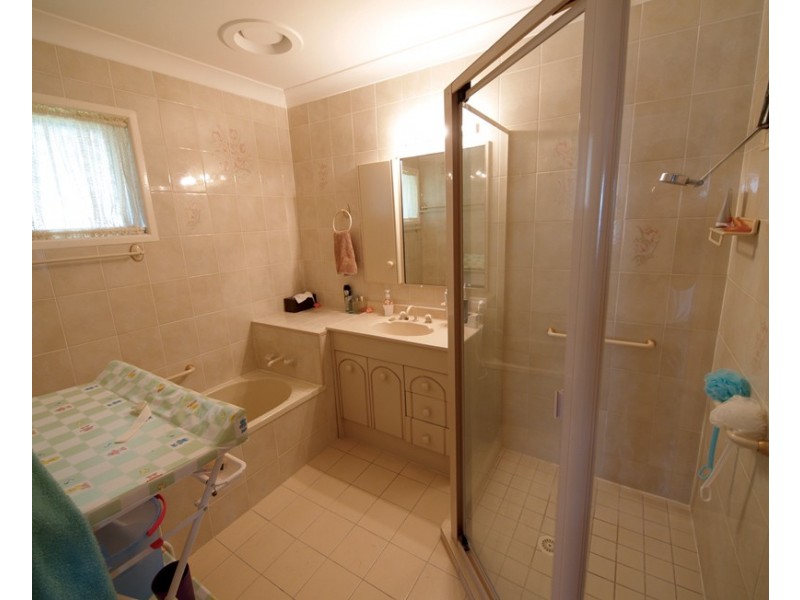 7 Walter Crescent, Banora Point NSW 2486