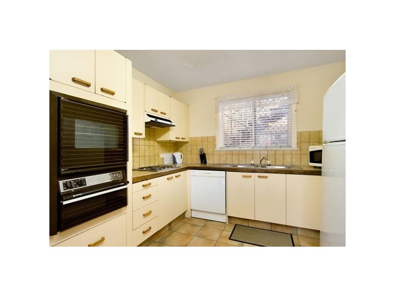 1/12 Eden Av, Rainbow Bay QLD 4225