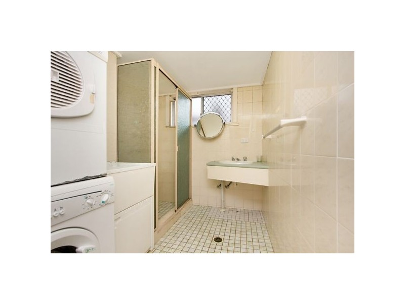 1/12 Eden Av, Rainbow Bay QLD 4225