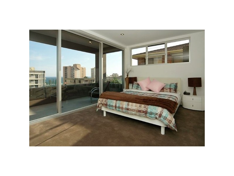 2/18 Hill Street, Rainbow Bay QLD 4225