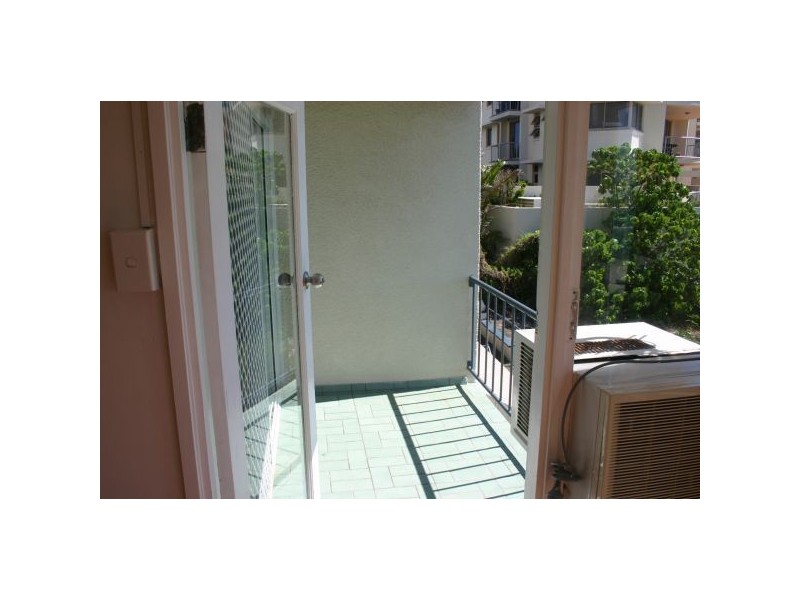 10/30 Powell Crescent, Coolangatta QLD 4225