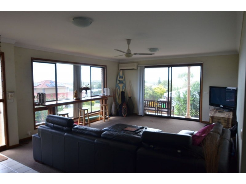 1/2 Mibbin Parade, Banora Point NSW 2486