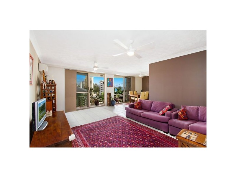 2/6 Petrie Street, Rainbow Bay QLD 4225
