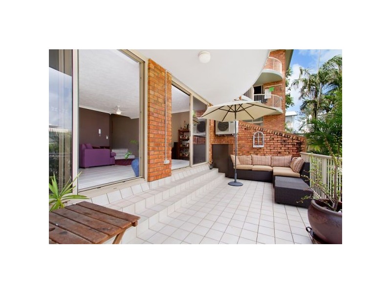 2/6 Petrie Street, Rainbow Bay QLD 4225