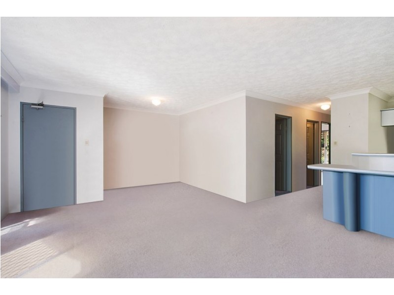13/9 Ocean st, Coolangatta QLD 4225