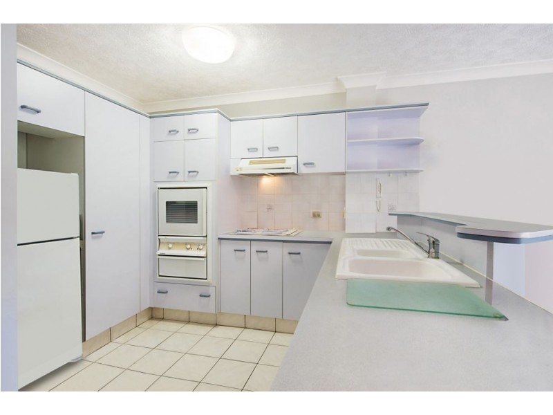 13/9 Ocean st, Coolangatta QLD 4225