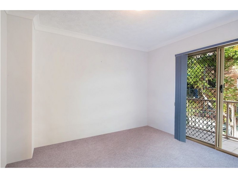 13/9 Ocean st, Coolangatta QLD 4225