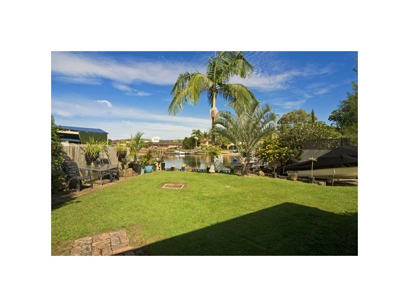 22 Lakes Drive, Tweed Heads West NSW 2485