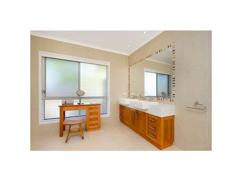 11 Thomas Waters Rd, Tallebudgera Valley QLD 4228