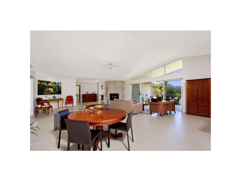 11 Thomas Waters Rd, Tallebudgera Valley QLD 4228