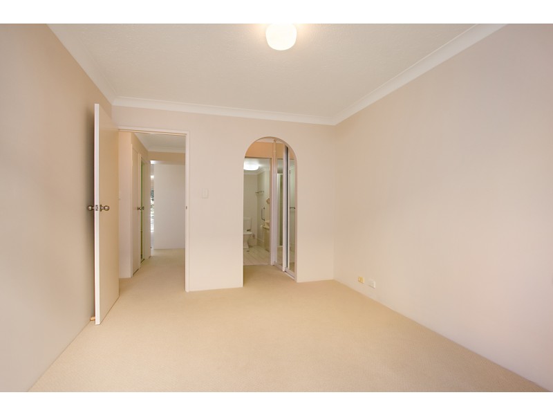 2/31-33 Dutton Street, Coolangatta QLD 4225