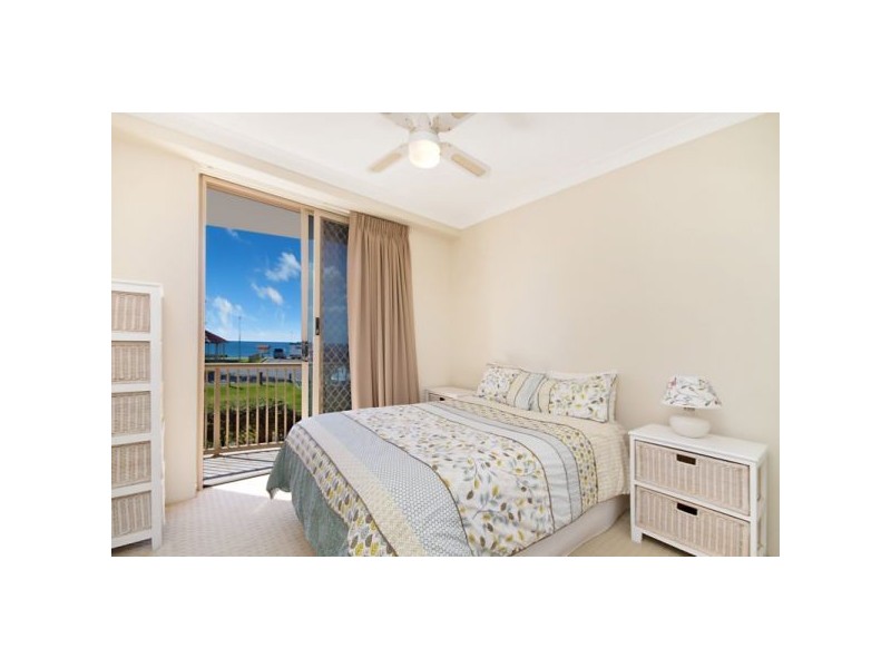 5/6 Petrie Street, Rainbow Bay QLD 4225