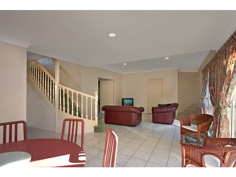 2 Links Rd, Banora Point NSW 2486