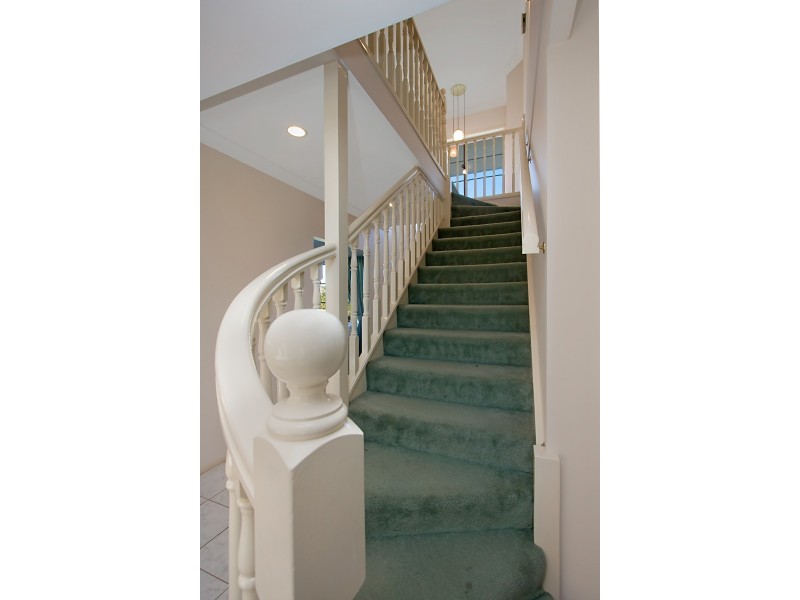 2 Links Rd, Banora Point NSW 2486