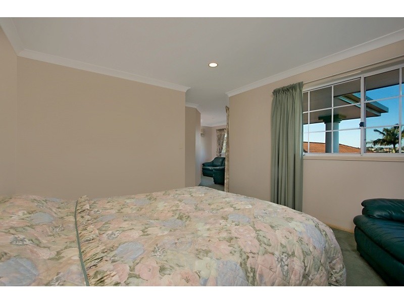2 Links Rd, Banora Point NSW 2486