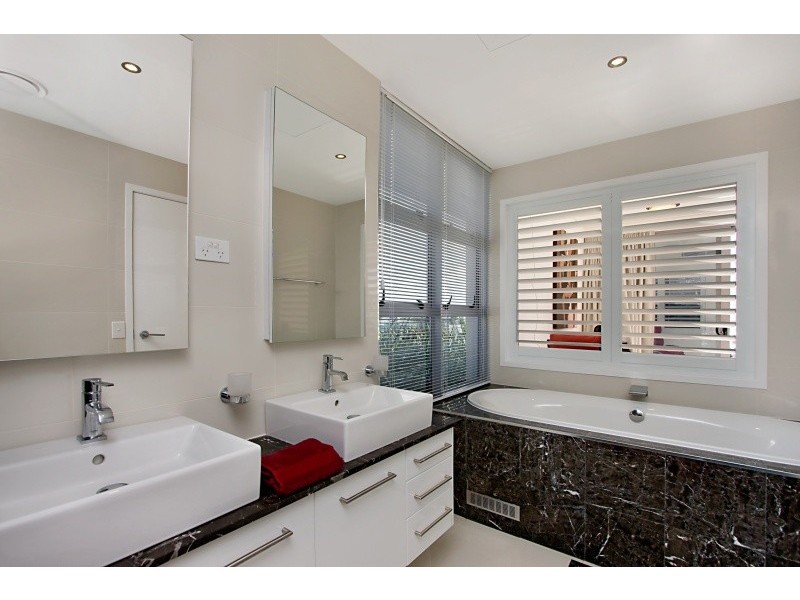 4/20 Hill Street, Rainbow Bay QLD 4225