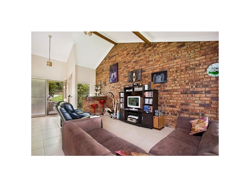 16 Birnam Ave, Banora Point NSW 2486