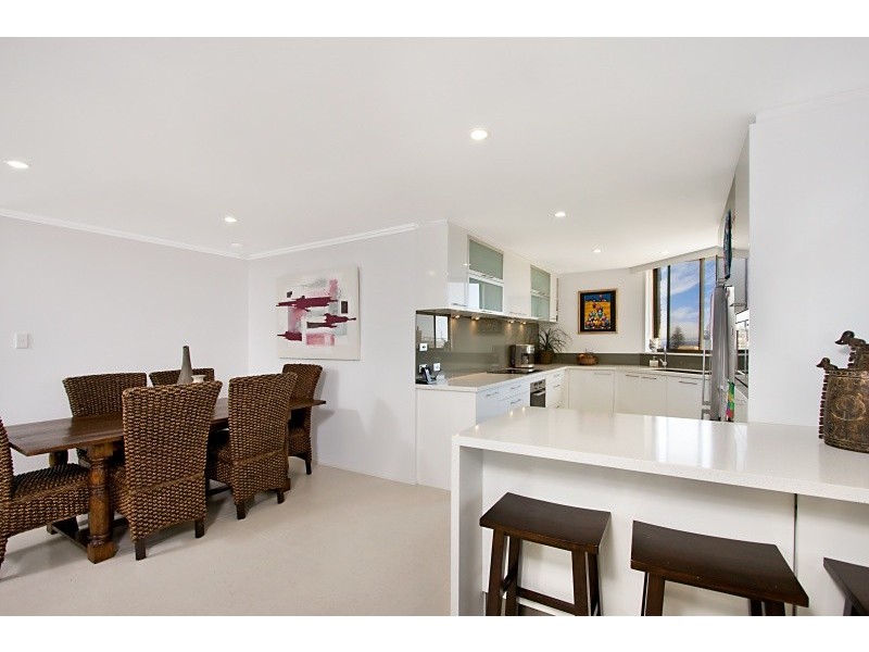 7E 3-9 Eden Street, Rainbow Bay QLD 4225