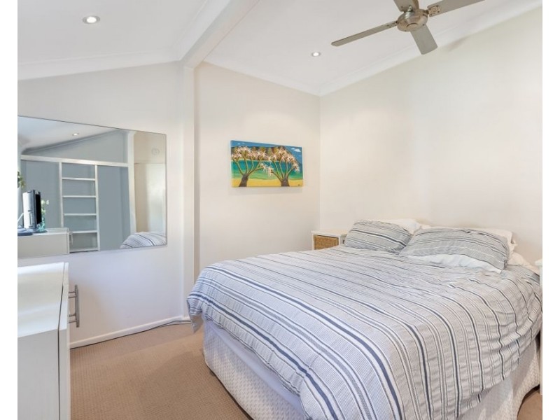 2/76 Dutton Street, Coolangatta QLD 4225