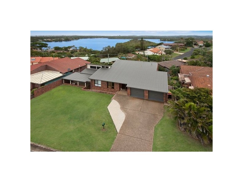 9 James Cook Dr, Banora Point NSW 2486