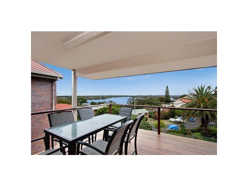 9 James Cook Dr, Banora Point NSW 2486