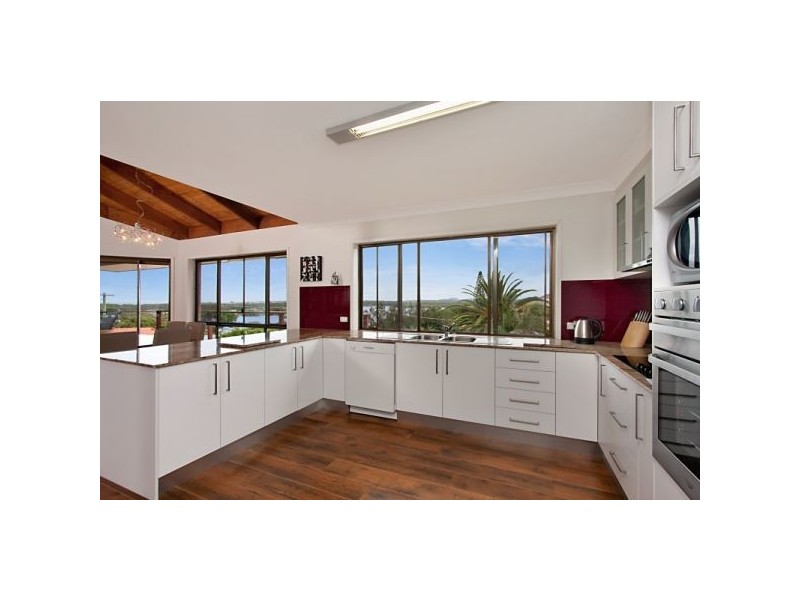 9 James Cook Dr, Banora Point NSW 2486