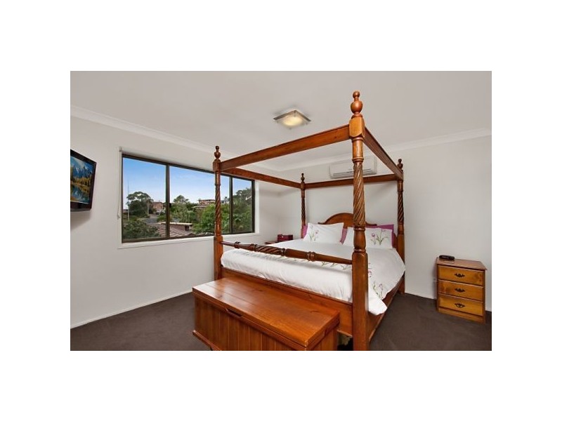 9 James Cook Dr, Banora Point NSW 2486