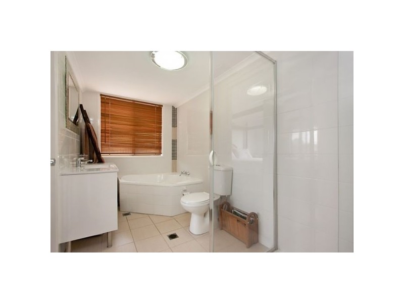 9 James Cook Dr, Banora Point NSW 2486