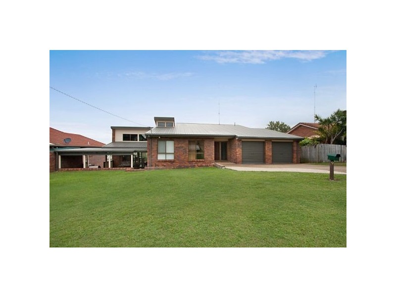 9 James Cook Dr, Banora Point NSW 2486