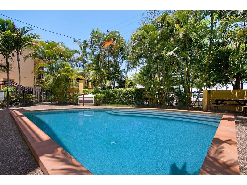 2/205 Boundary Street, Rainbow Bay QLD 4225