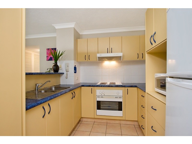 2/205 Boundary Street, Rainbow Bay QLD 4225