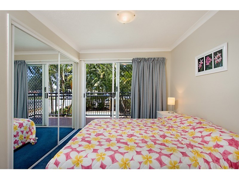 2/205 Boundary Street, Rainbow Bay QLD 4225