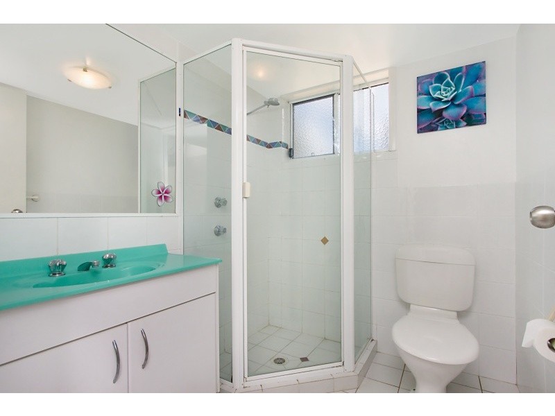 2/205 Boundary Street, Rainbow Bay QLD 4225