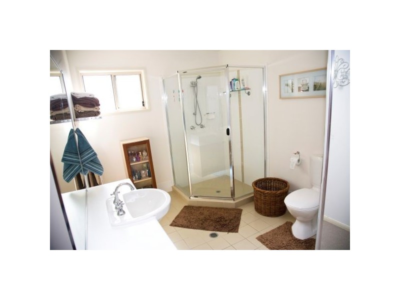 25 Traminer Court, Banora Point NSW 2486