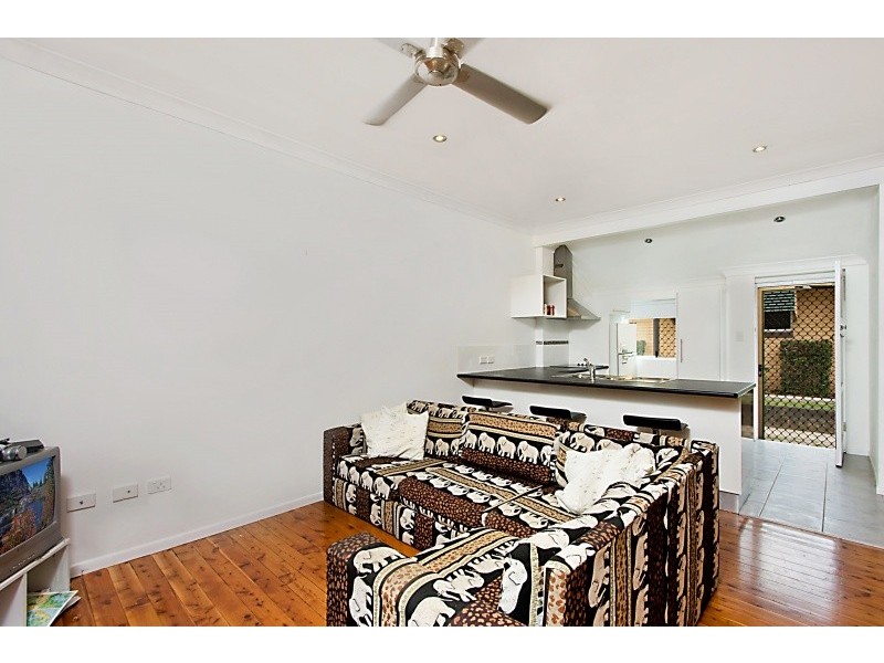 2/76 Dutton Street, Coolangatta QLD 4225