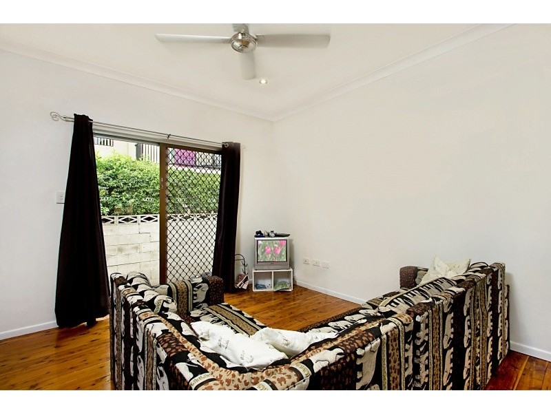 2/76 Dutton Street, Coolangatta QLD 4225