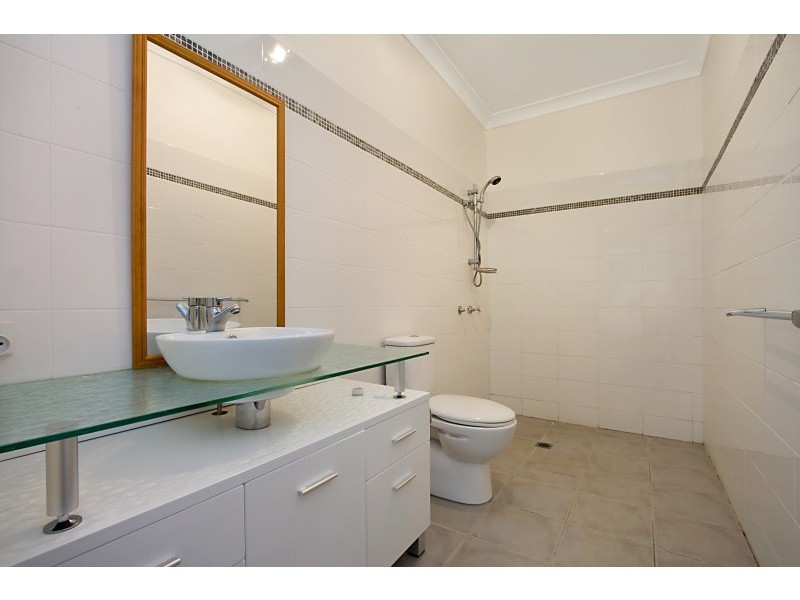 2/76 Dutton Street, Coolangatta QLD 4225