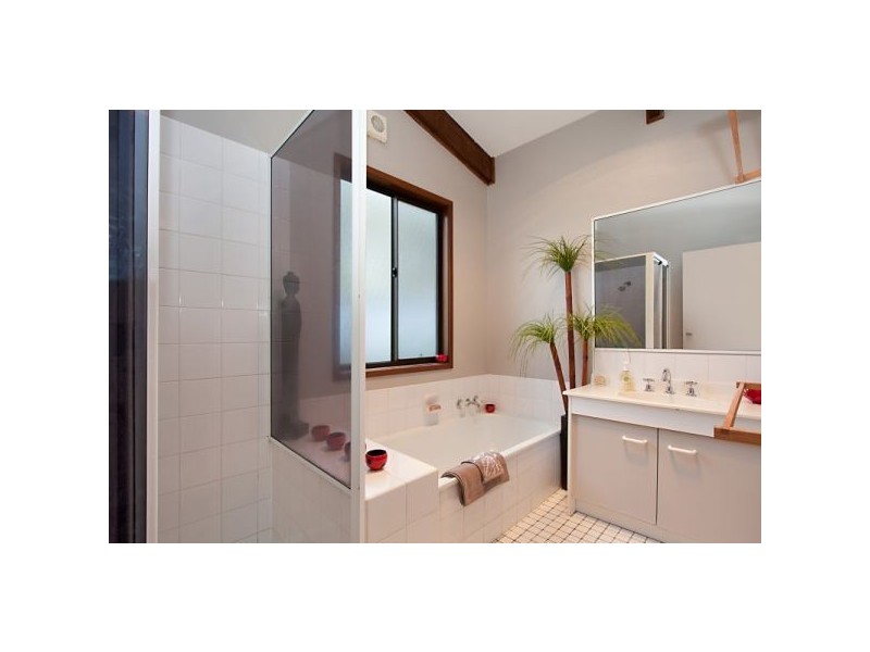 6 Broadwater Esplanade, Bilambil Heights NSW 2486