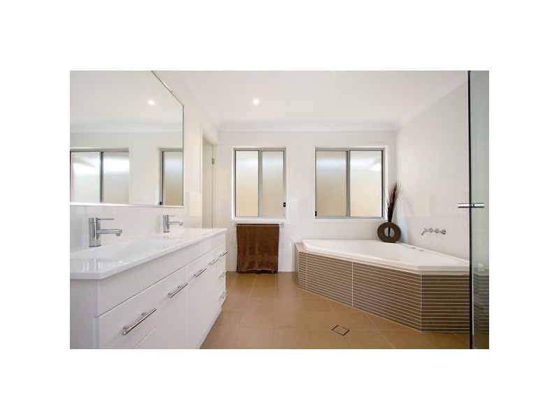 82 Botanical Circuit, Banora Point NSW 2486
