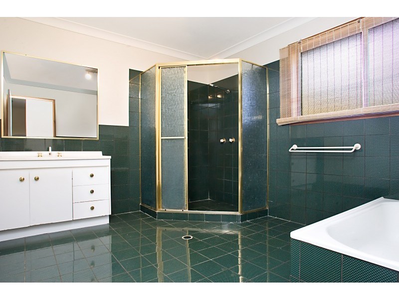 9 Castlecrag Avenue, Banora Point NSW 2486