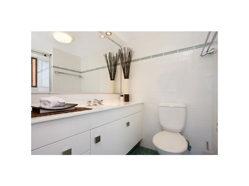 1A 166 Marine Parade, Rainbow Bay QLD 4225