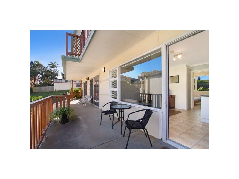 2/23 Petrie Street, Rainbow Bay QLD 4225