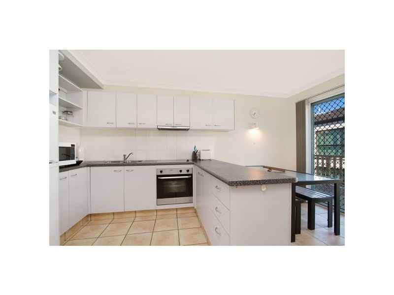 2/23 Petrie Street, Rainbow Bay QLD 4225